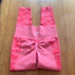 Curves n combatboots seamless camo Leggings